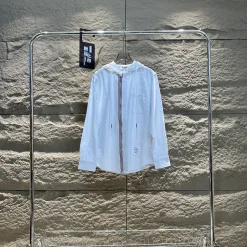 Hochwertiges Langarmshirt von Thom Browne im weiß gestreiften Stil