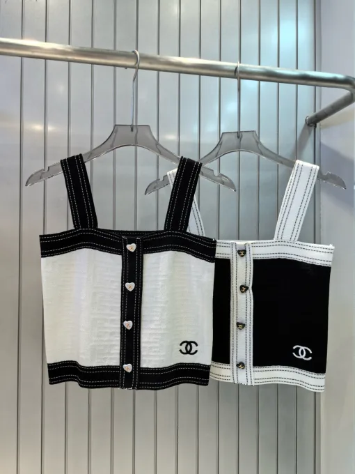Bestseller: Chanel Hosenträger aus weißer Strick- und Stickereikollektion