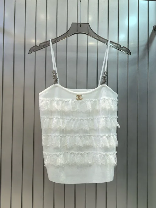 Hochwertige Chanel Hosenträger im weißen Strickstil