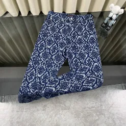Luxuriöse Louis Vuitton T-Shirts im Blue Denim Print Style