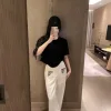 Hochwertige Loewe Shorts im weißen Satin-Stickerei-Stil
