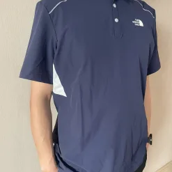 Luxuriöse, kurzärmelige, atmungsaktive Kollektion aus grauer Baumwolle von The North Face
