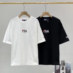 Luxuriöse Fila Kurzarm-Kollektion aus schwarzer Baumwolle im minimalistischen Stil