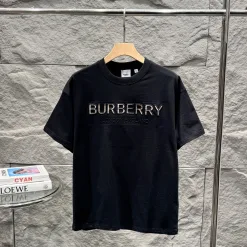 Bestseller: Burberry Kurzarmhemd im schwarzen Logo-Stil
