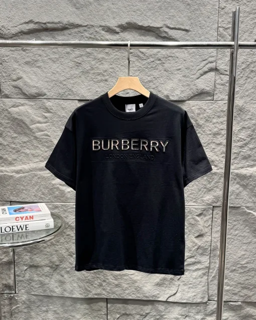 Bestseller: Burberry Kurzarmhemd im schwarzen Logo-Stil