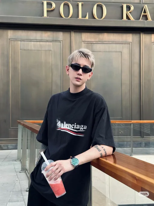 Balenciaga Kollektion mit kurzen Ärmeln und schwarzem Baumwolldruck in Premiumqualität