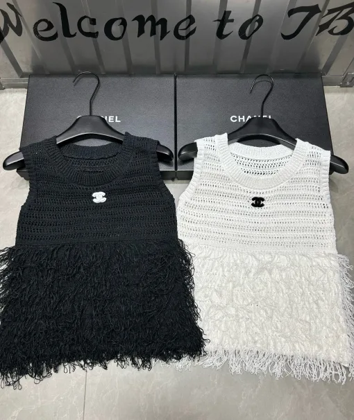 Hochwertige Chanel Weste im schwarzen Strickstil