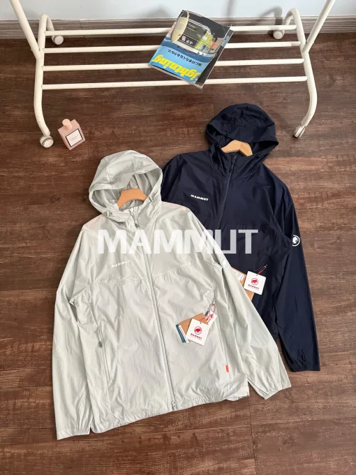 Luxuriöse Mammut Sonnenschutzkleidung im Navy Logo Style