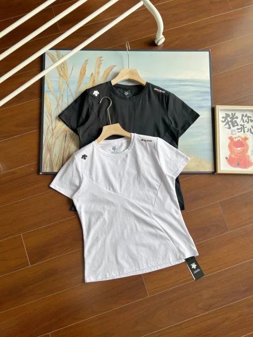Hochwertiges Descente Kurzarm-Shirt aus schwarzer Seide im sportlichen Stil