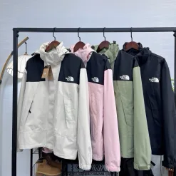 Bestseller The North Face Mäntel Schwarz Patchwork Luxus