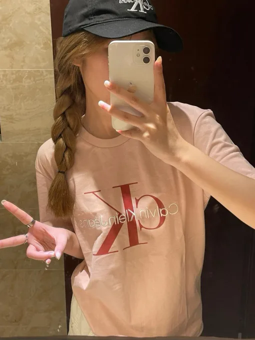 Luxuriöse Calvin Klein Kurzarm-Kollektion mit schwarzem Logo