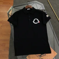 Hochwertiges Moncler Poloshirt aus schwarzer Baumwolle mit Stickereien