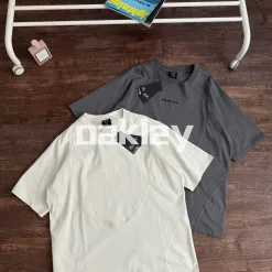 Hochwertige Oakley Kurzarm-Baumwolle in Grau, lässiger Stil