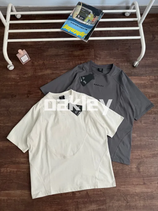 Hochwertige Oakley Kurzarm-Baumwolle in Grau, lässiger Stil