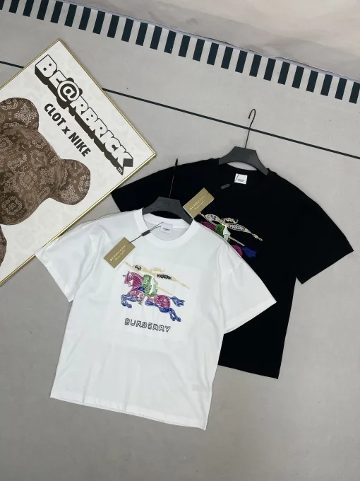 Hochwertiges Burberry Kurzarm-Shirt aus weißer Baumwolle mit Stickerei