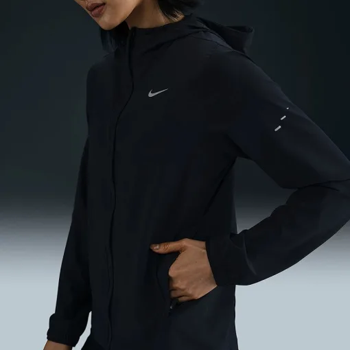 Premium Nike Mäntel Weiße Logo-Kollektion