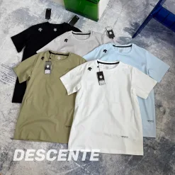 Hochwertiges Descente Kurzarm-Shirt aus schwarzer Baumwolle im klassischen Stil
