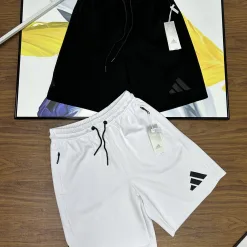 Hochwertige Adidas Shorts aus schwarzer Baumwolle im klassischen Stil