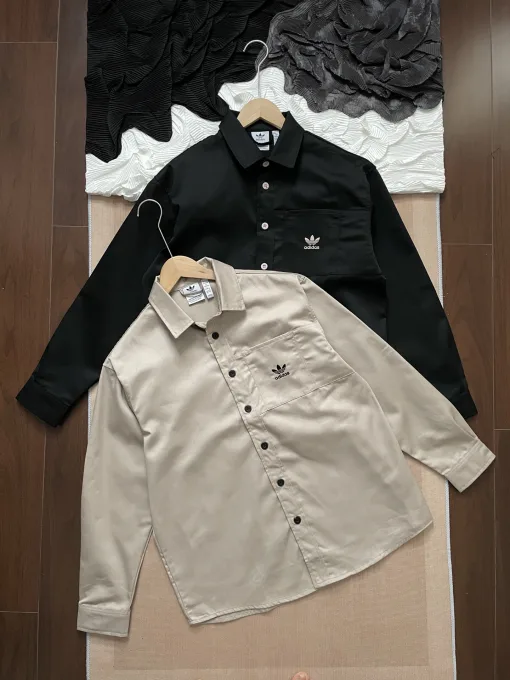 Hochwertiges Adidas Langarmshirt aus schwarzer Baumwolle mit Logo