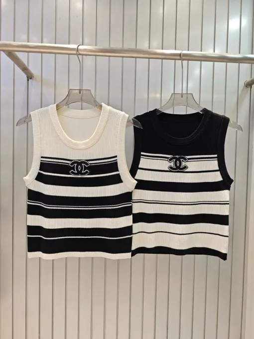 Hochwertige Chanel Weste im weißen Strick-Stickerei-Stil