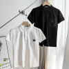 Hochwertige Prada T-Shirts im schwarzen Logo-Stil