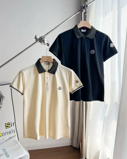 Hochwertiges Moncler Poloshirt im schwarzen Logo-Stil