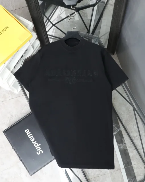 Luxus-Kollektion „Kurzarmhemd“ von Balenciaga aus gewaschener schwarzer Baumwolle