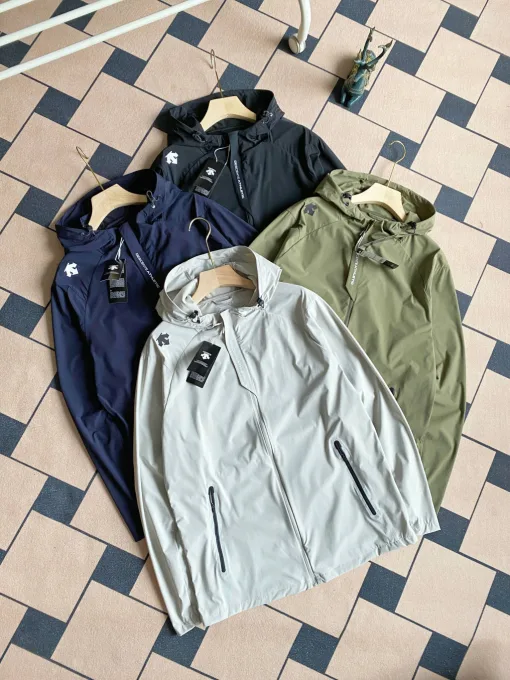 Bestseller Descente Jacken Schwarze Nylon Atmungsaktive Kollektion