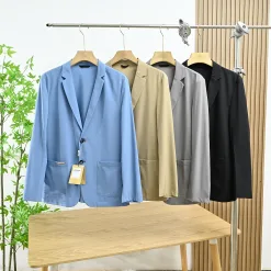 Hochwertige Burberry-Jacke in Blau im Casual-Stil
