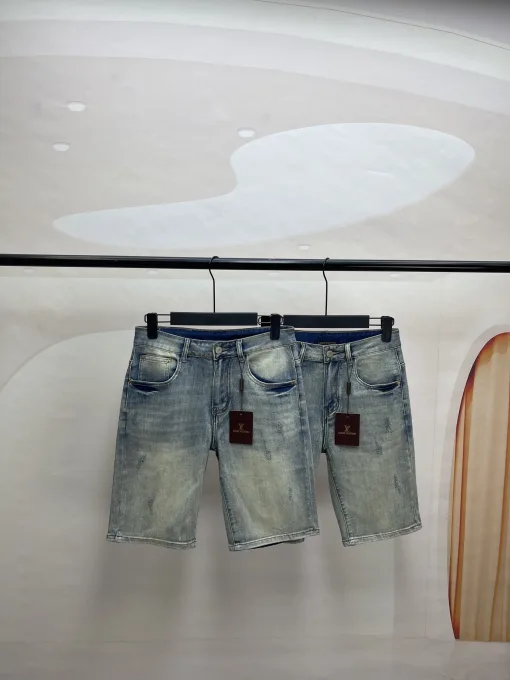 Luxus-Shorts aus der Denim-Waschungskollektion von Louis Vuitton