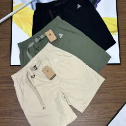 Hochwertige Nike Shorts aus schwarzem Nylon mit Stickerei