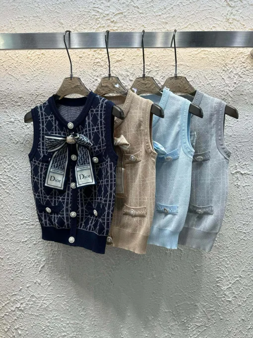 Luxuriöse Dior Weste im grauen Strickstil