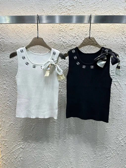 Meistverkaufte Chanel Weste im weißen Strick-Stickerei-Stil