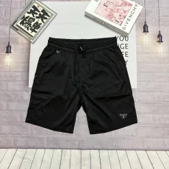 Luxuriöse Prada Shorts aus Nylon im Logo-Stil