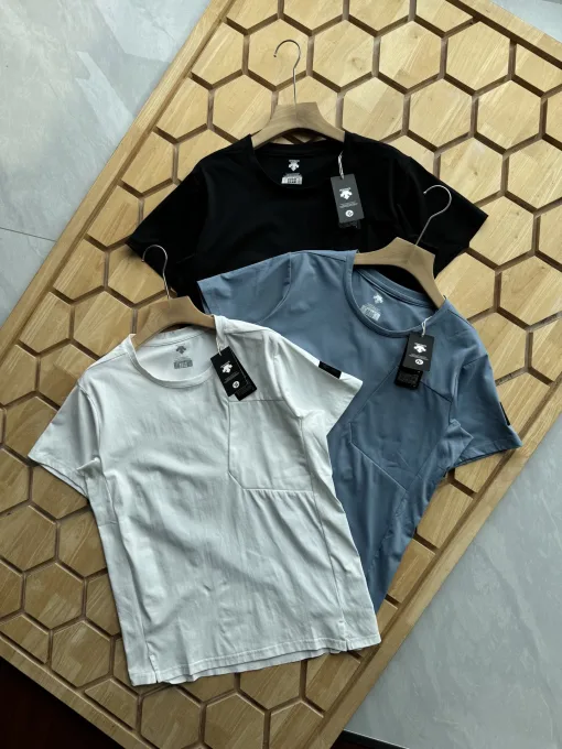 Hochwertiges Descente Kurzarm-Shirt aus schwarzer Baumwolle, Urban Luxury