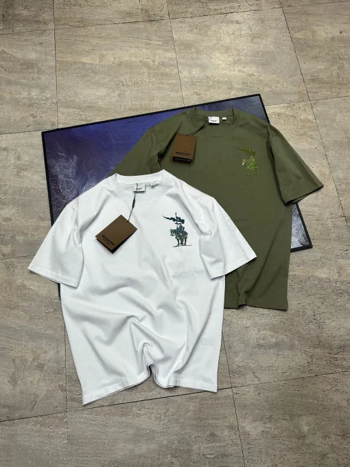 Hochwertiger Burberry Kurzarm-Stil mit grünem Druck