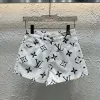 Premium Louis Vuitton Shorts im weißen Denim-Print-Stil