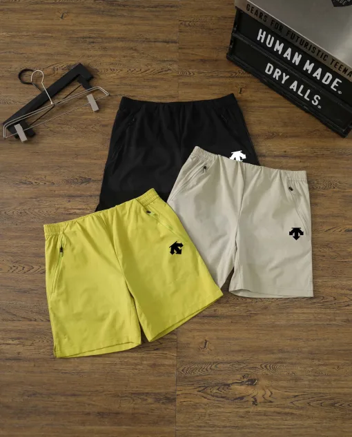 Hochwertige Descente Shorts aus schwarzem Strick, Urban Collection