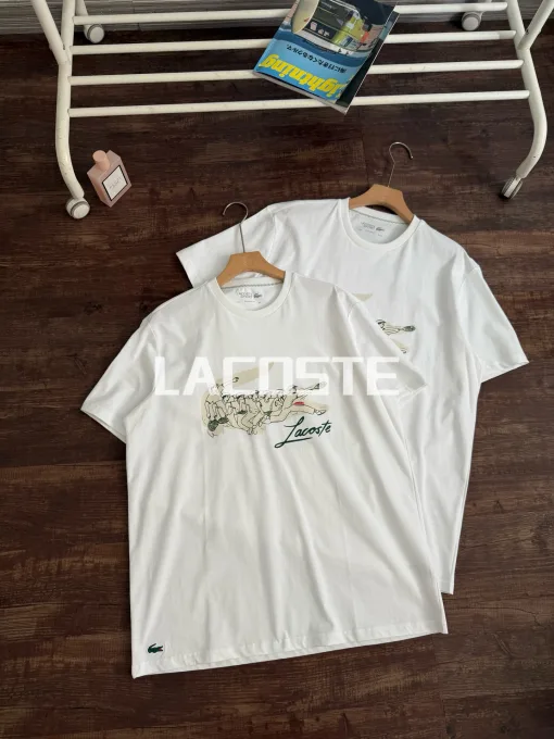 Premium Lacoste T-Shirt aus weißer Baumwolle im Washed Style