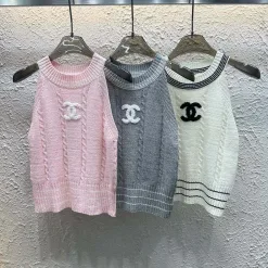 Hochwertige Chanel Weste im rosa Strick-Stickerei-Stil