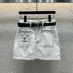 Premium Chanel Kurzer Rock Weißer Denim Bestickter Luxus