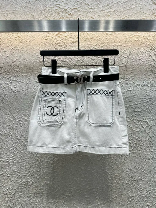 Premium Chanel Kurzer Rock Weißer Denim Bestickter Luxus