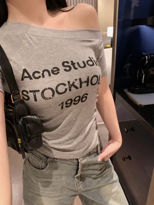 Hochwertige Acne Studios Kurzarm-Kollektion mit schwarzem Print