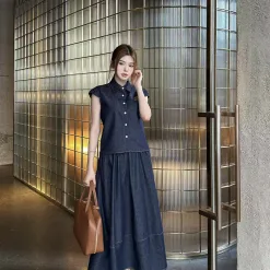 Luxuriöses Miu Miu Hemd im Denim-Stickerei-Stil
