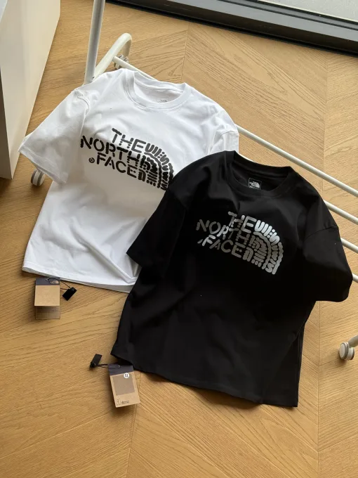 Premium The North Face Kurzarmhemd aus schwarzer Baumwolle im Logo-Stil