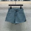 Hochwertige Chanel-Shorts aus blauer Denim-Strasskollektion