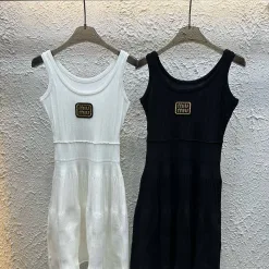 Luxus-Weste von Miu Miu aus goldenem Strick mit Stickereien