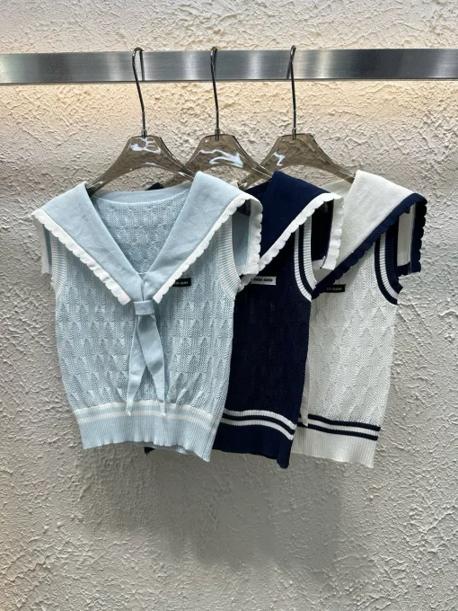 Hochwertige Miu Miu Weste im Marine-Strick-Stickerei-Stil