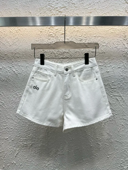 Hochwertige Alo-Shorts aus weißer Denim-Kollektion mit Stickerei