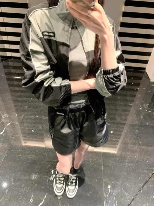 Premium Miu Miu Shorts Schwarzes Logo Luxus